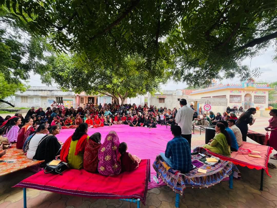 અંજાર ધારાસભ્ય ત્રિકમભાઈ છાંગાના અધ્યક્ષસ્થાને મારીંગણા ખાતે ખાસ મહિલા ગ્રામ સભા (ખાટલા બેઠક) યોજાઈ 