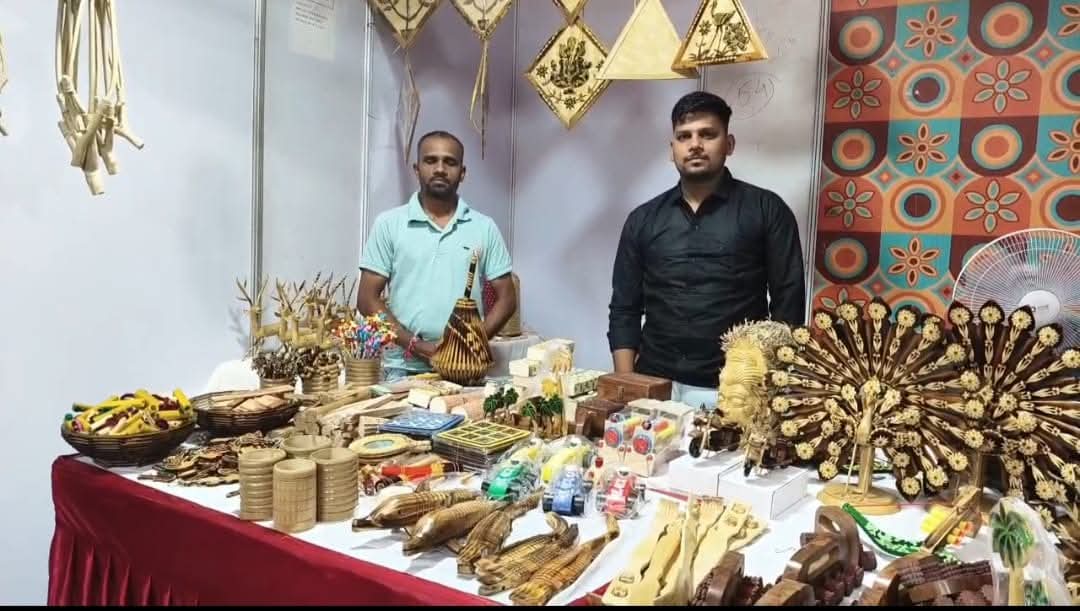 ગિરિમથક સાપુતારા ખાતે પરંપરાગત આદિવાસી હસ્તકલા કૃતિઓના વેચાણ અને પ્રદર્શન મેળાનુ આયોજન