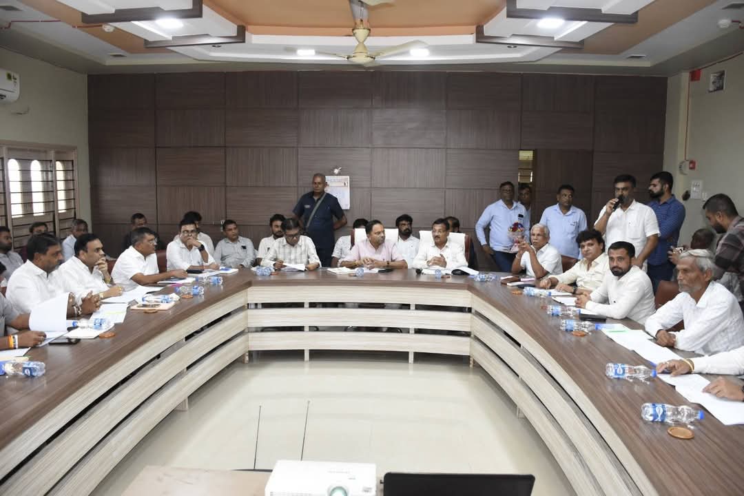 જહાંગીરપુરા ખાતે કાકરાપાર જમણાં કાંઠા મુખ્ય નહેરના સ્ટ્રક્ચરોના નવીનીકરણ કામો અંગે સમીક્ષા બેઠક મળી