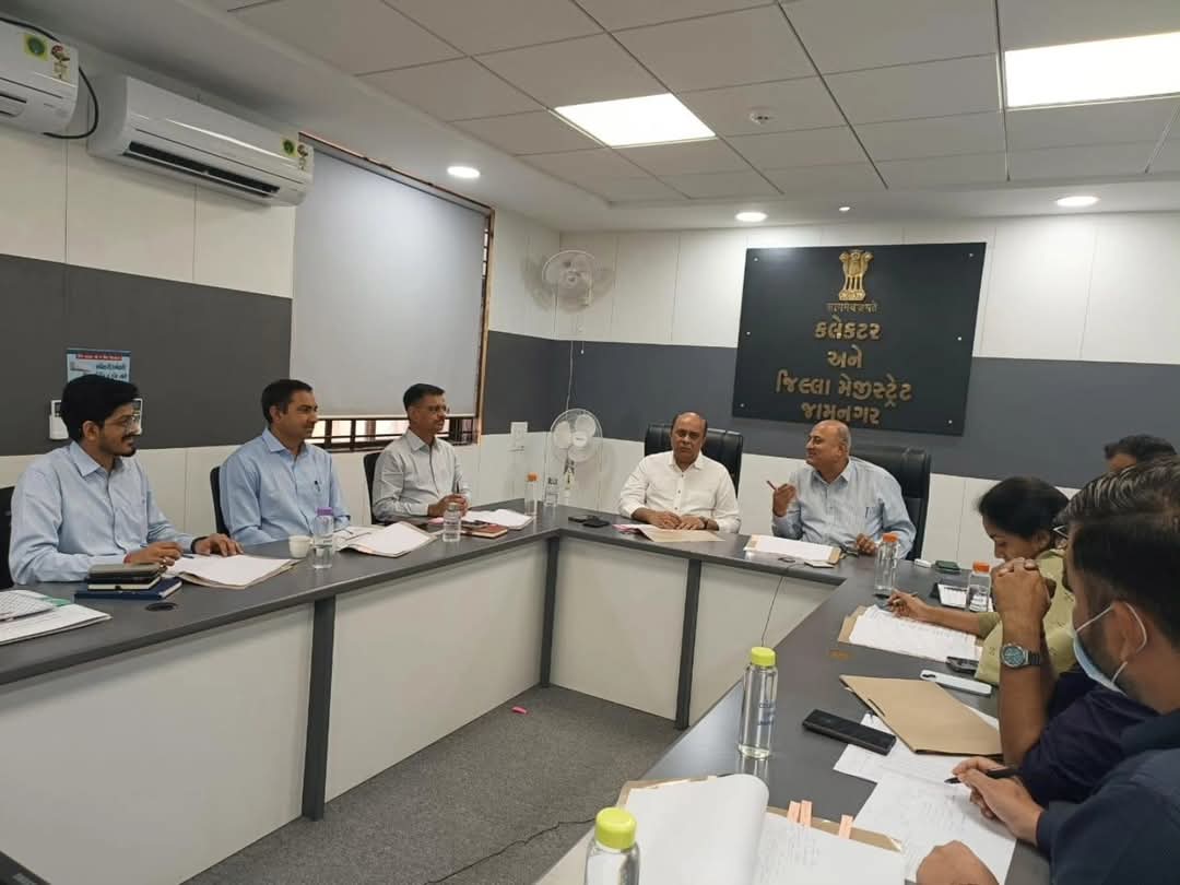 જામનગર જિલ્લા ચૂંટણી અધિકારી કેતન ઠક્કર અને અધિક જિલ્લા ચૂંટણી અધિકારી ડી.એન.મોદીએ SIR અંગે રીવ્યુ બેઠક યોજી