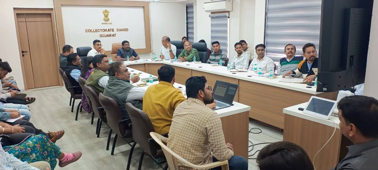 જિલ્લા કલેકટરના અધ્યક્ષ સ્થાને જીલ્લા પ્રાણી ક્રૂરતા નિવારણ સોસાયટી, દાહોદ સભ્યોઓ સાથે બેઠક યોજાઇ